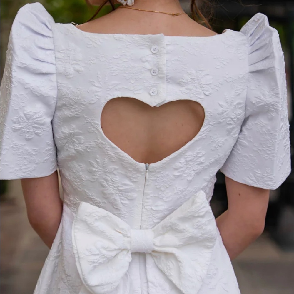 Filipinana Mestiza love midi dress heart cut out